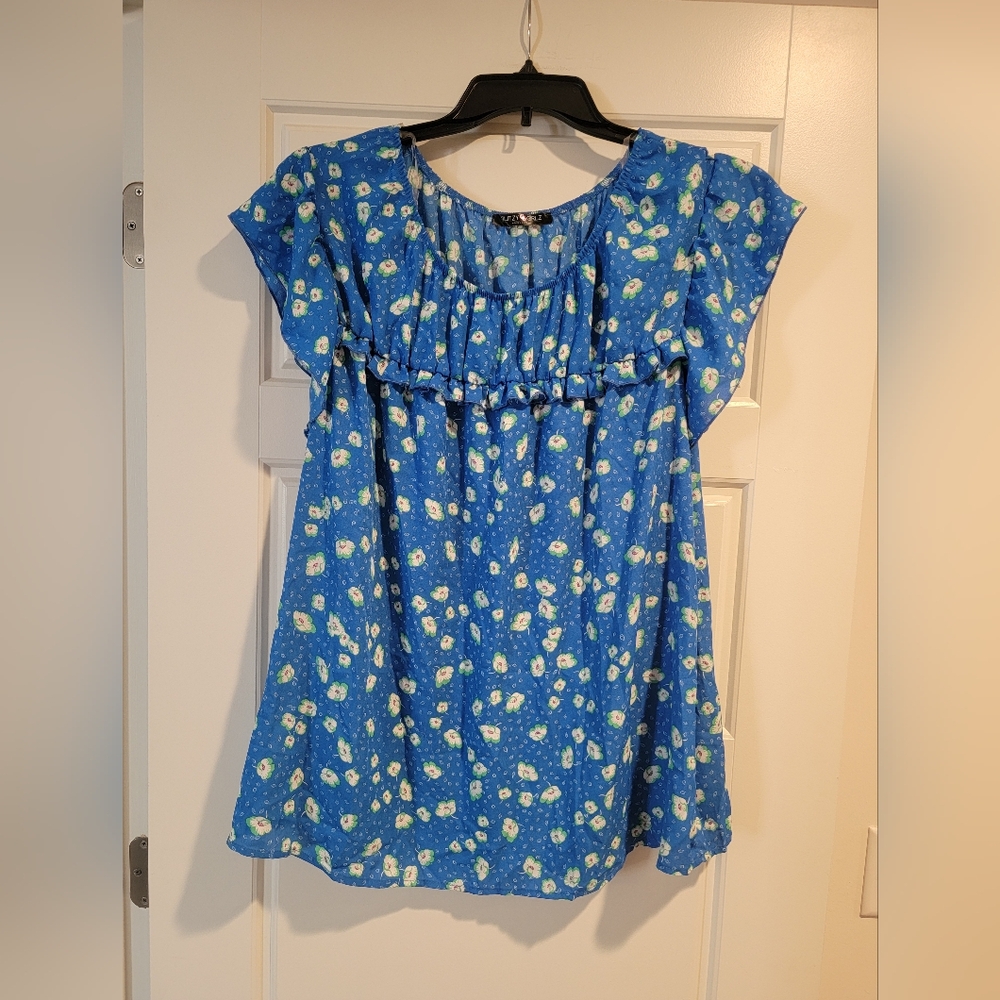 Plus size floral print flutter sleeve blouse
